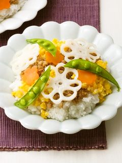 れんこんと鶏そぼろのちらし寿司-レシピのメイン写真