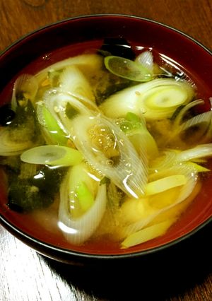 白ネギと生わかめの味噌汁-レシピのメイン写真