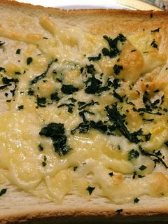 食パンで簡単♪生バジルのチーズトースト-レシピのメイン写真