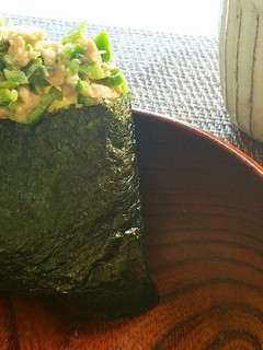 休日ツナマヨに野菜!ピーマンツナマヨ握り-レシピのメイン写真