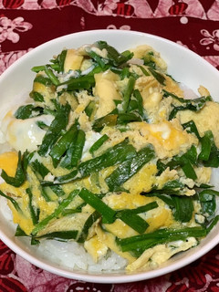 ニラ玉丼-レシピのメイン写真