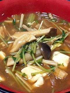 豆苗とたっぷりキノコの食べる お味噌汁-レシピのメイン写真