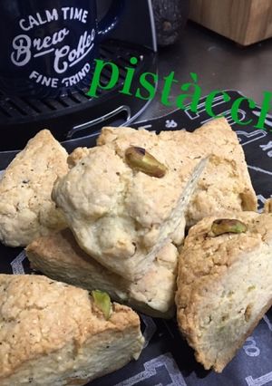 ピスタチオ・粉チーズのスコーン-レシピのメイン写真