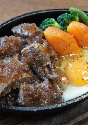 玉ねぎだれでサイコロステーキ-レシピのメイン写真