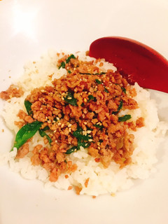 豚ひき肉ニラ炒め丼もの豆板醤で手軽に辛味-レシピのメイン写真