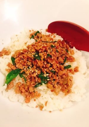 豚ひき肉ニラ炒め丼もの豆板醤で手軽に辛味-レシピのメイン写真