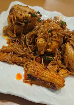 鶏肉とえのきの旨辛ラオガンマー炒め-レシピのメイン写真