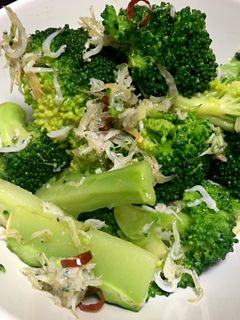 しらすとブロッコリーのホットサラダ-レシピのメイン写真