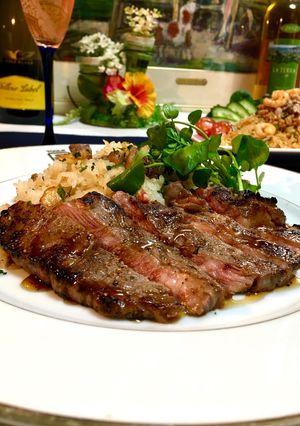 お肉でご飯【ステーキガーリックライス♥】-レシピのメイン写真