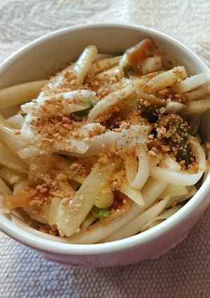 大根の皮と搾菜の中華風炒め。お弁当にも♪-レシピのメイン写真