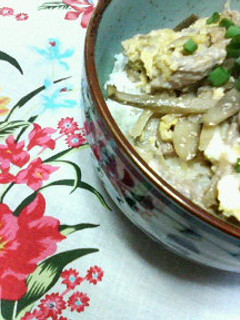牛蒡嫌いにも✿新玉ネギと牛蒡の❀豚玉✿丼-レシピのメイン写真