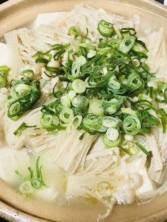根菜の上にエノキたっぷりの●鶏&豆腐鍋-レシピのメイン写真