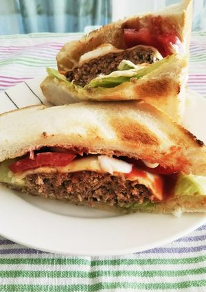 ♫♬ハンバーグでボリュームサンド♫♬-レシピのメイン写真