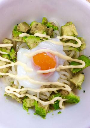 簡単冷凍うどんでアボカドうどん-レシピのメイン写真