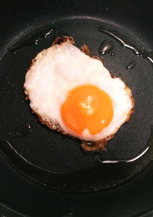 おやつや朝食に♪カンタン揚げ焼き目玉焼き-レシピのメイン写真