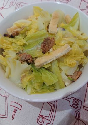 春キャベツと缶詰アサリのあっさり煮(笑)-レシピのメイン写真