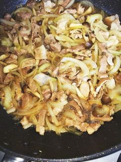 豚肉と玉ねぎとしめじの甘辛炒め♪-レシピのメイン写真