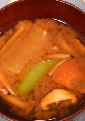 具沢山の赤だし-レシピのメイン写真