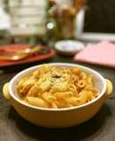お肉たっぷりトマトソースのショートパスタ