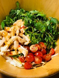 新玉ねぎとパクチーのタイ風サラダ-レシピのメイン写真