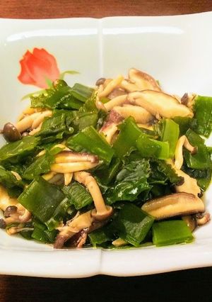 きのこと茎ワカメの炒め物-レシピのメイン写真