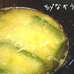 รูปของ 絹さやと卵のお味噌汁