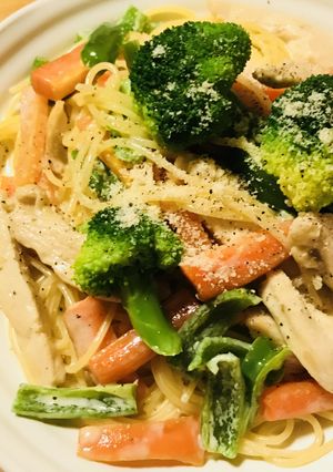 鶏肉とにんじんピーマンの生クリームパスタ-レシピのメイン写真