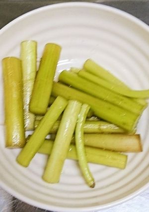 簡単！つわぶきの下処理-レシピのメイン写真