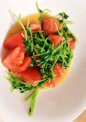 （簡単）豆苗とトマトのにんにく炒め-レシピのメイン写真