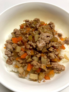 簡単☆野菜たっぷりそぼろ丼-レシピのメイン写真
