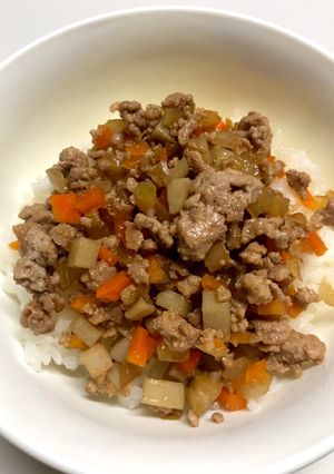 簡単☆野菜たっぷりそぼろ丼-レシピのメイン写真