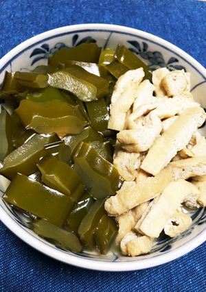 簡単 出汁と生茎わかめと油揚げの含め煮-レシピのメイン写真