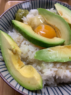 アボカドわさびの卵かけご飯-レシピのメイン写真