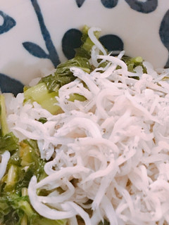 ごま油香る大根の葉と小松菜のシラス丼-レシピのメイン写真