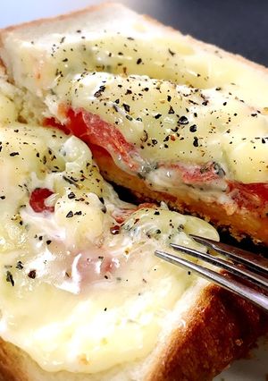 トマトがじゅわ〜フライパンで厚切トースト-レシピのメイン写真