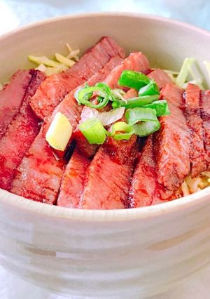 焼いてのせるだけ！簡単柔らかステーキ丼-レシピのメイン写真