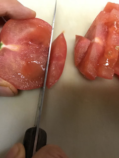 簡単!トマトの薄切りのコツ-レシピのメイン写真