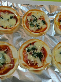 ほうれん草とキノコの餃子の皮ピザ☆-レシピのメイン写真
