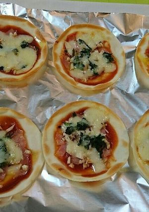 ほうれん草とキノコの餃子の皮ピザ☆-レシピのメイン写真
