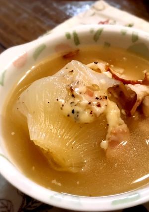 丸ごと新玉葱のスープ とろけるチーズかけ-レシピのメイン写真