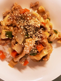 1人ランチ豚豆腐ケチャップ炒め丼レンジ-レシピのメイン写真