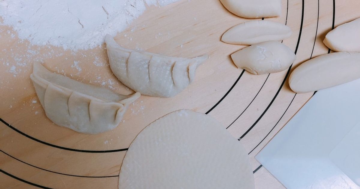 8センチのセルクルで型抜き餃子の皮 by tarorinren 【クックパッド