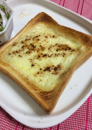 オリーブとシナモンチーズトースト-レシピのメイン写真