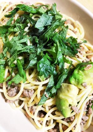 パパッと!ひき肉とアボカドと納豆のパスタ-レシピのメイン写真
