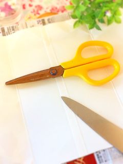 生肉は牛乳パックをまな板にして切る-レシピのメイン写真