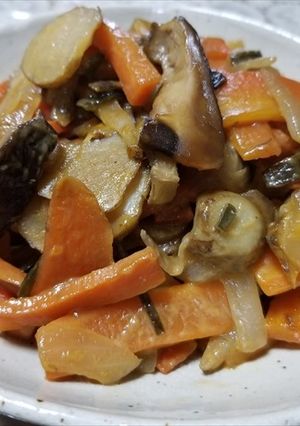 キノコと野菜の油炒め・チーズ、ソース味-レシピのメイン写真