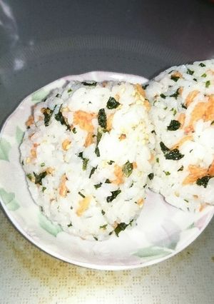 小えび天とわかめのおにぎり-レシピのメイン写真