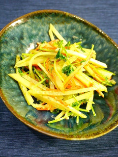 簡単!豆苗とポテトのゆず胡椒マヨ炒め-レシピのメイン写真