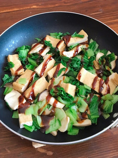 フライパンを食卓!チンゲン菜と厚揚げ炒め-レシピのメイン写真