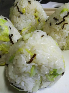シャキうま!春キャベツと塩昆布のおにぎり-レシピのメイン写真